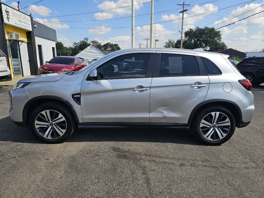Photo 9 of this MITSUBISHI OUTLANDER SPORT