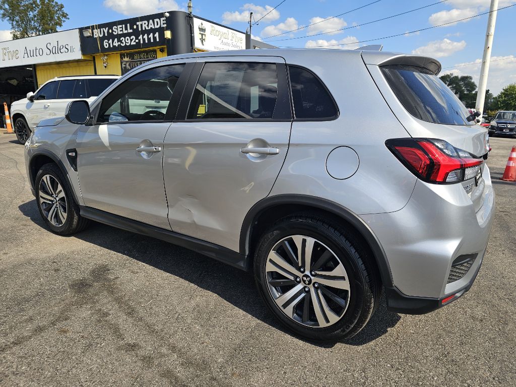 Photo 12 of this MITSUBISHI OUTLANDER SPORT