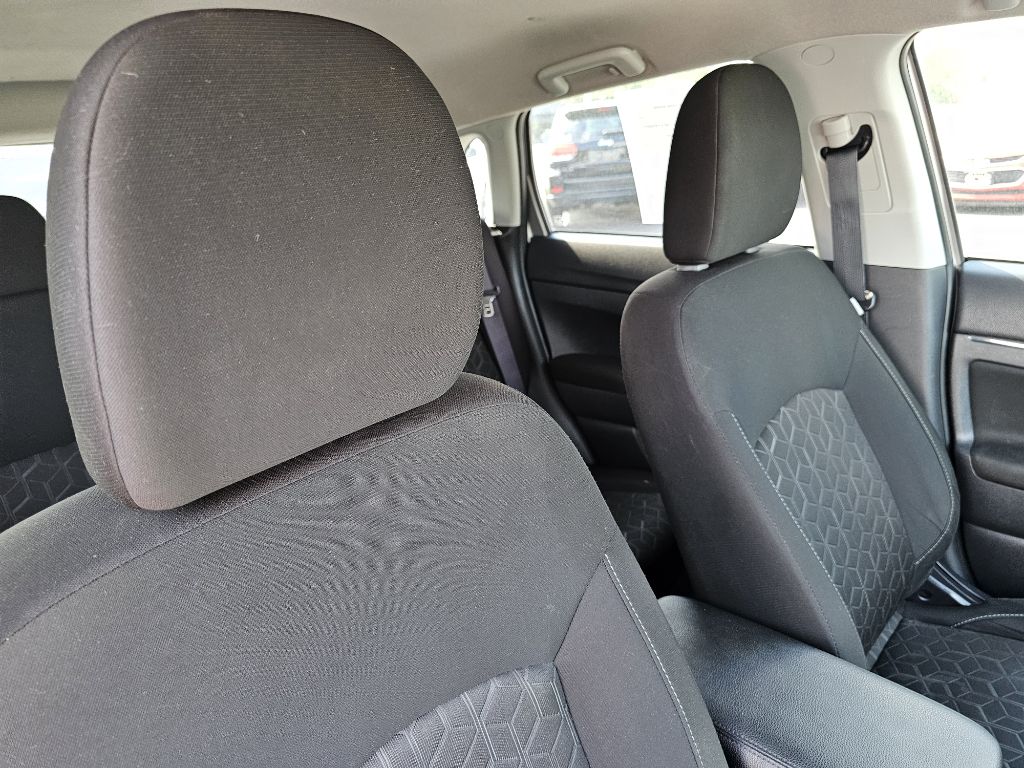 Photo 42 of this MITSUBISHI OUTLANDER SPORT