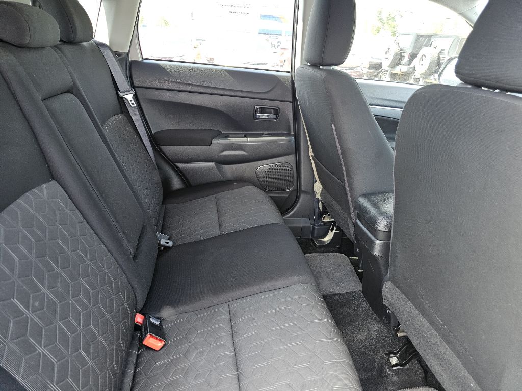 Photo 37 of this MITSUBISHI OUTLANDER SPORT