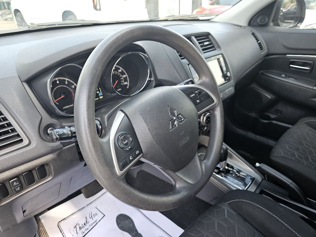 Photo 19 of this MITSUBISHI OUTLANDER SPORT