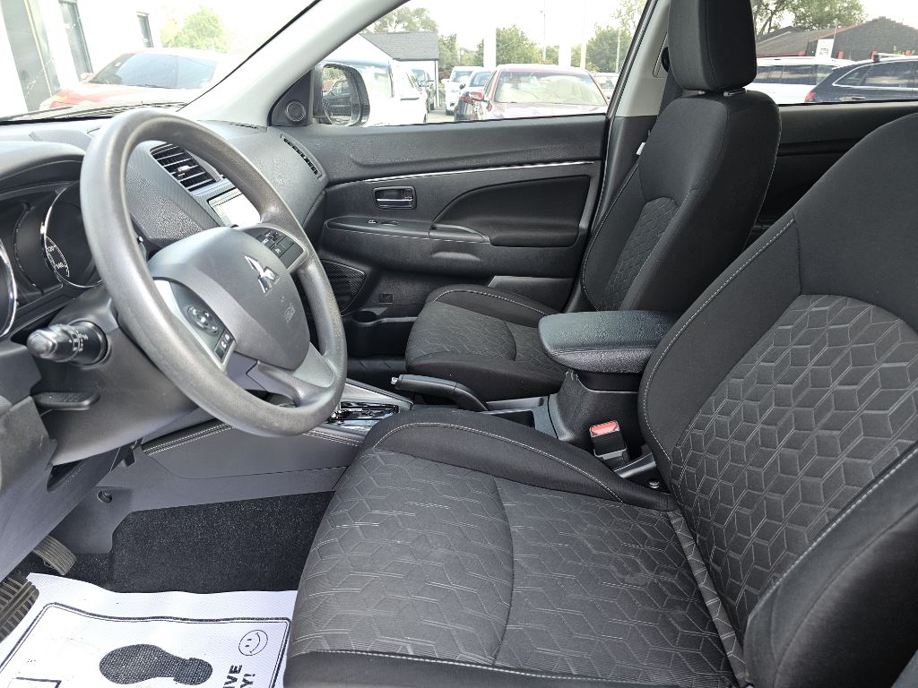 Photo 20 of this MITSUBISHI OUTLANDER SPORT