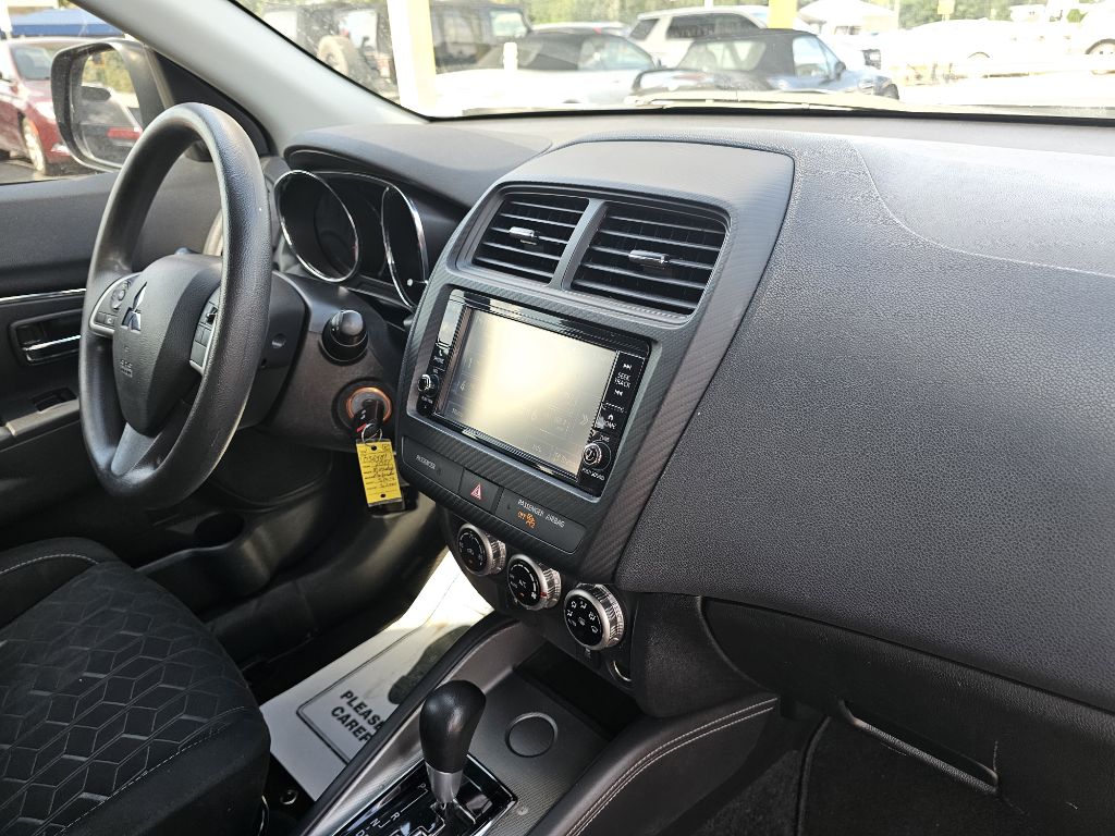 Photo 41 of this MITSUBISHI OUTLANDER SPORT