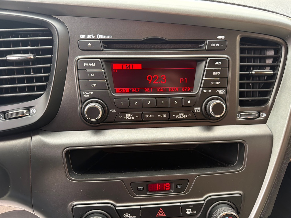 Photo 33 of this KIA OPTIMA