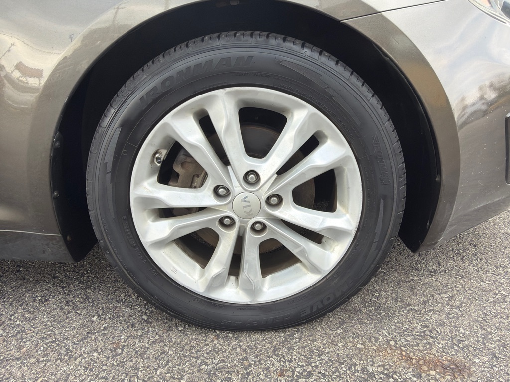 Photo 18 of this KIA OPTIMA