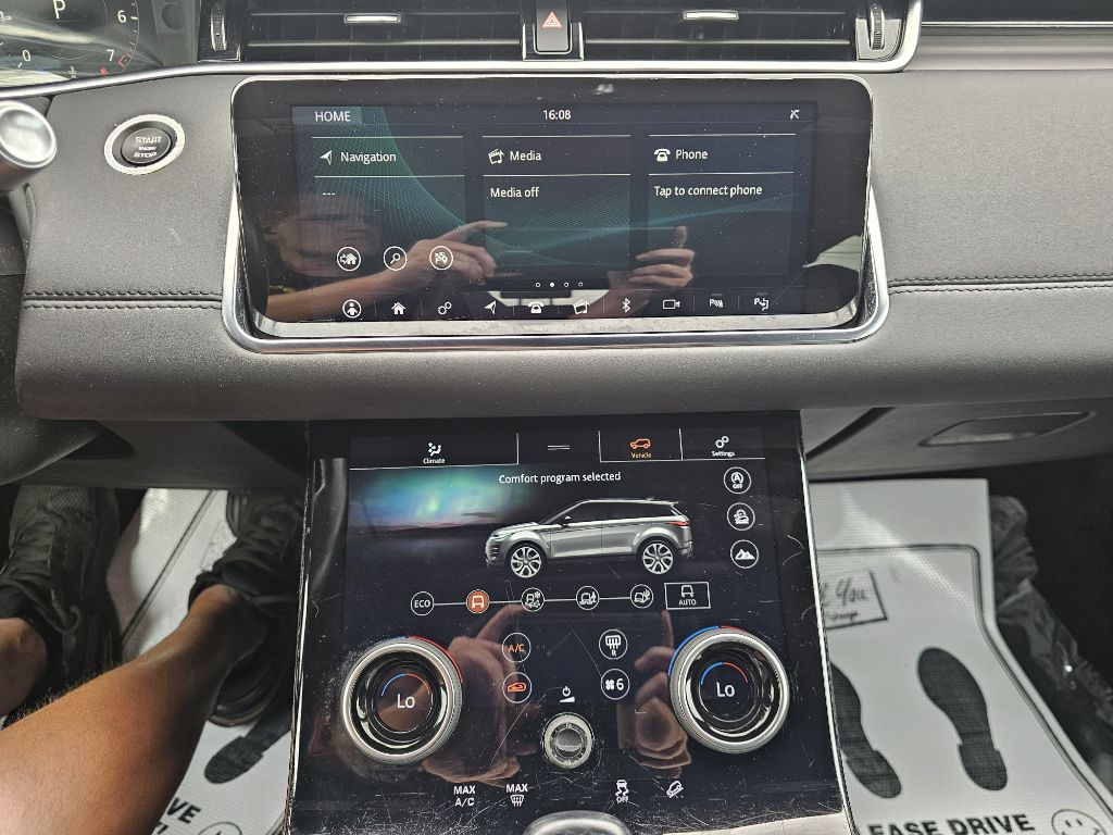 Photo 27 of this LAND ROVER RANGE ROVER EVO