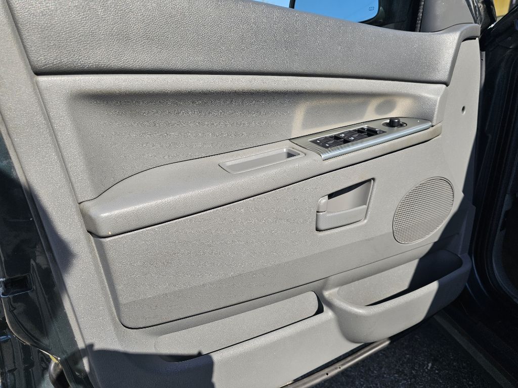 Photo 18 of this JEEP GRAND CHEROKEE