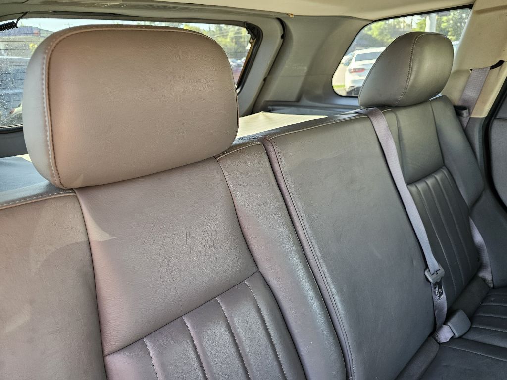 Photo 27 of this JEEP GRAND CHEROKEE