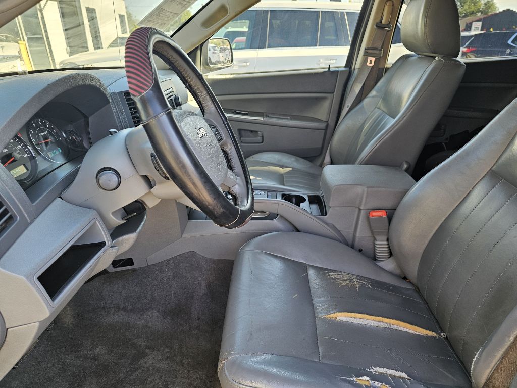 Photo 7 of this JEEP GRAND CHEROKEE