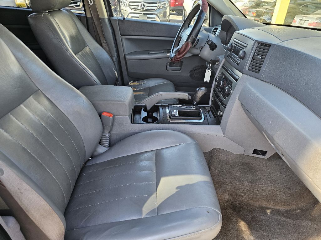 Photo 29 of this JEEP GRAND CHEROKEE