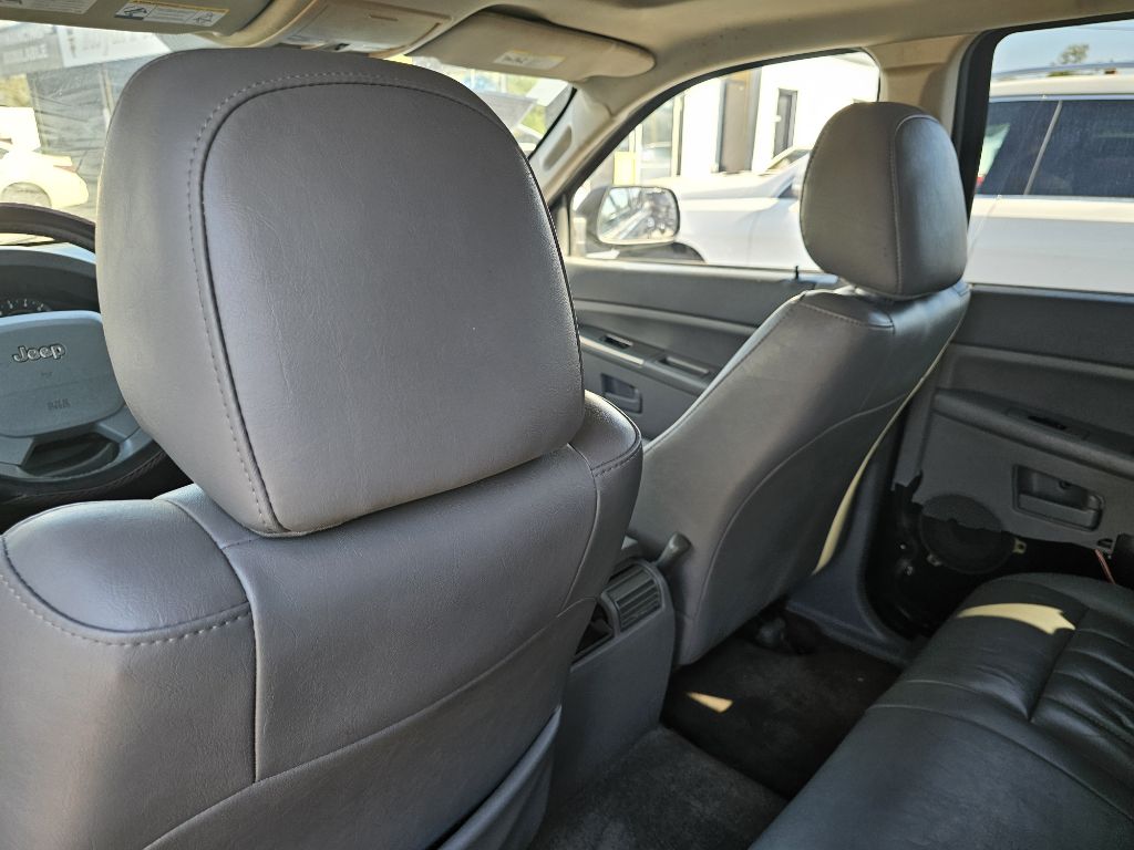 Photo 21 of this JEEP GRAND CHEROKEE