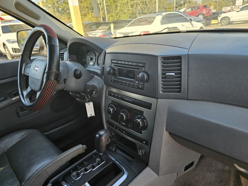 Photo 30 of this JEEP GRAND CHEROKEE