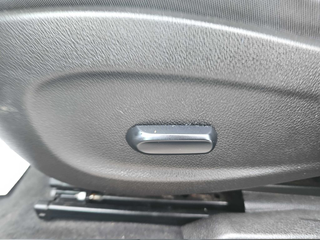 Photo 32 of this CHEVROLET CRUZE 1LT