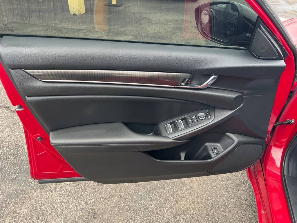 Photo 28 of this HONDA ACCORD SPORT