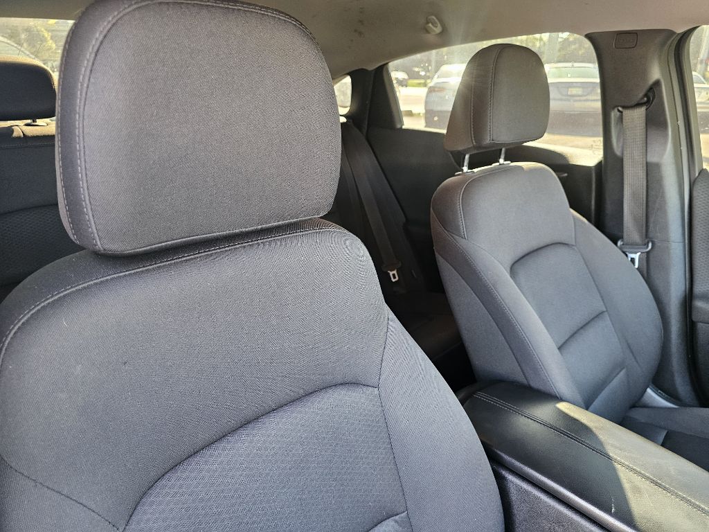 Photo 30 of this CHEVROLET MALIBU LT