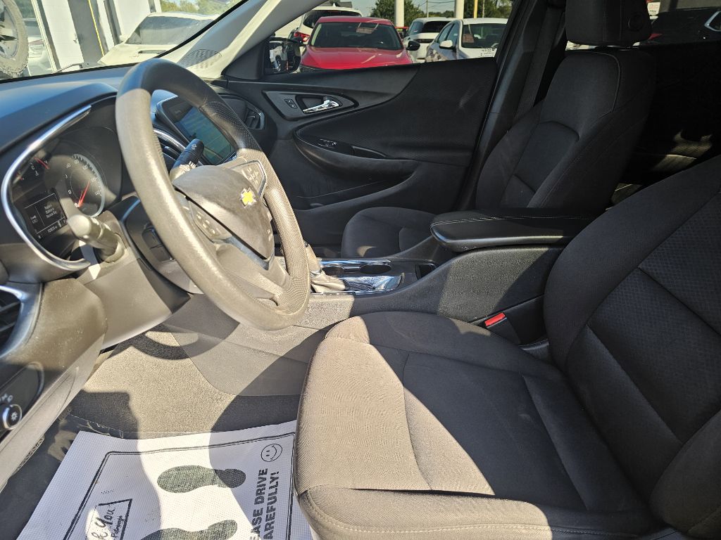 Photo 11 of this CHEVROLET MALIBU LT