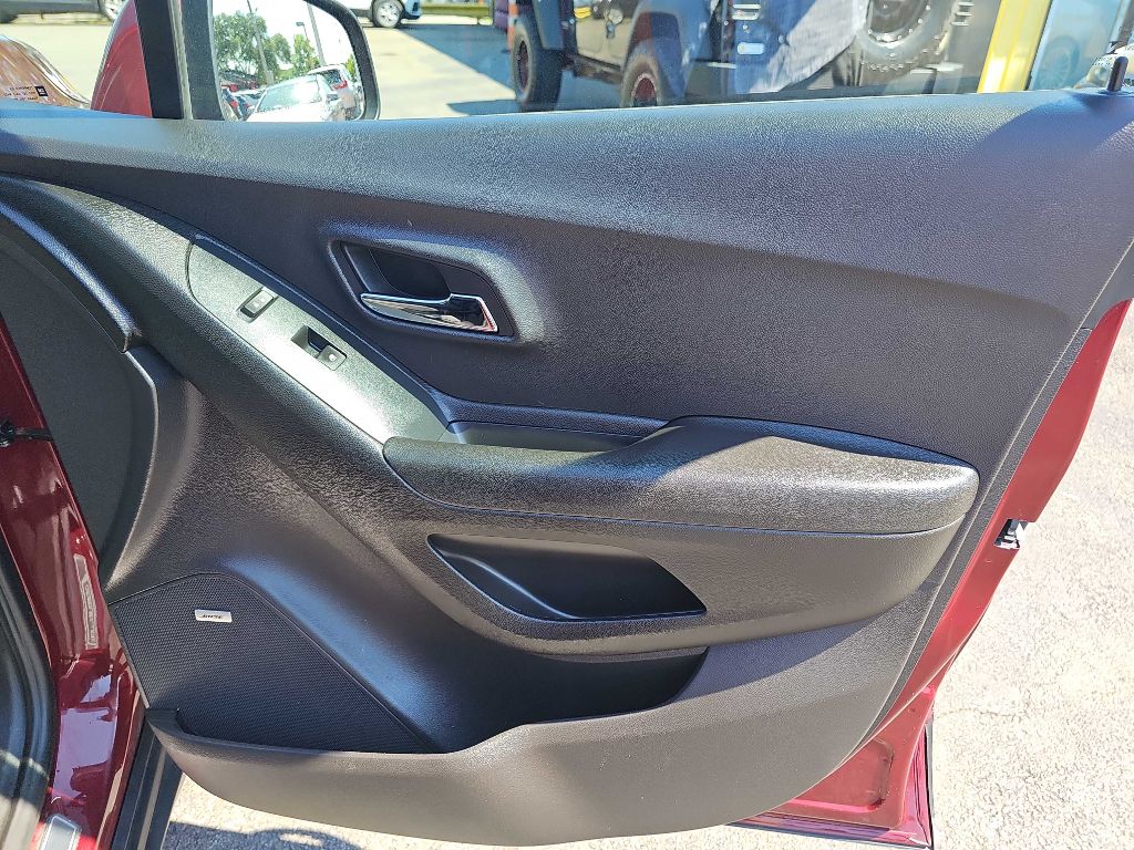 Photo 44 of this CHEVROLET TRAX LTZ
