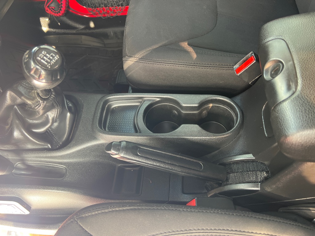 Photo 34 of this JEEP WRANGLER SPORT