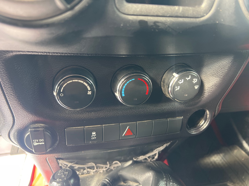 Photo 28 of this JEEP WRANGLER SPORT