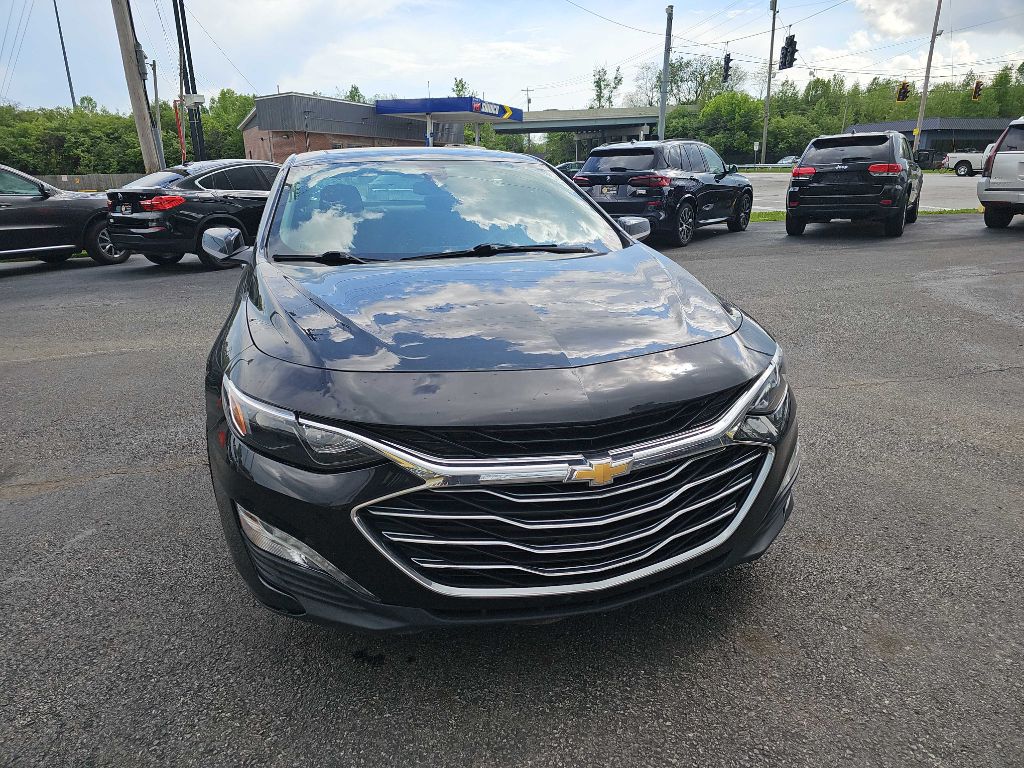 Photo 3 of this CHEVROLET MALIBU
