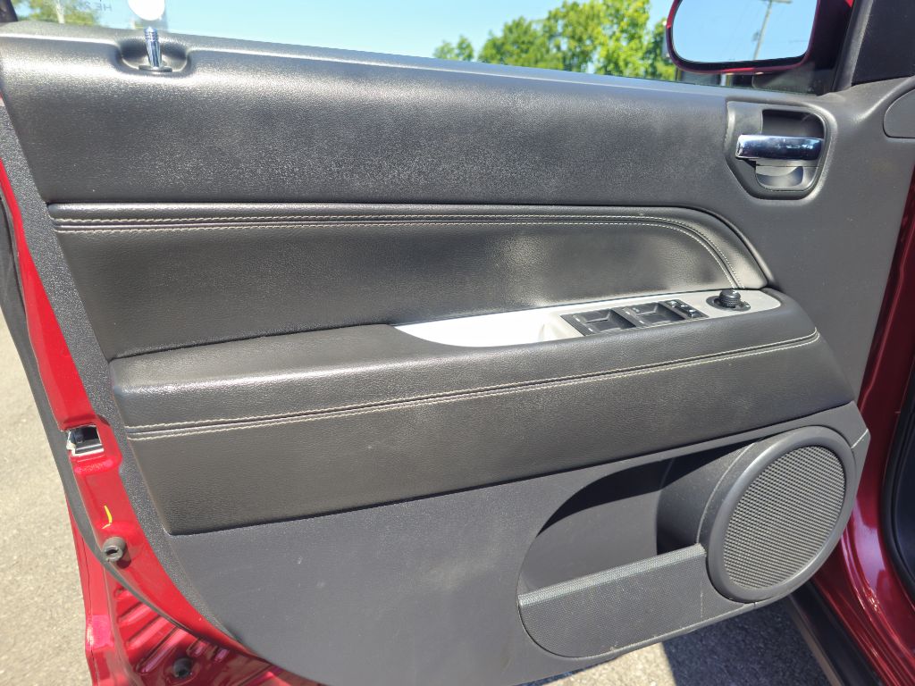 Photo 28 of this JEEP COMPASS
