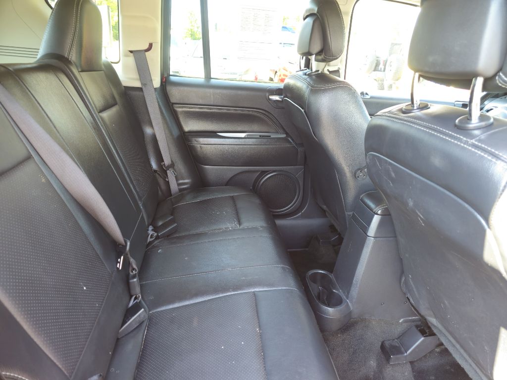 Photo 45 of this JEEP COMPASS