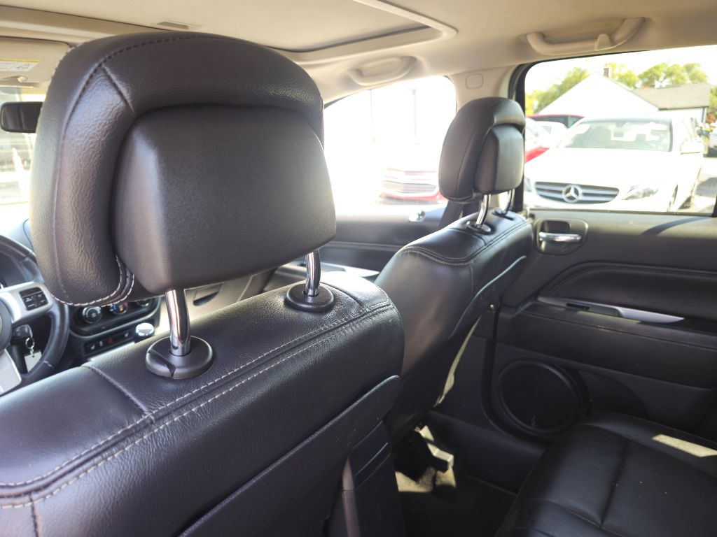 Photo 42 of this JEEP COMPASS