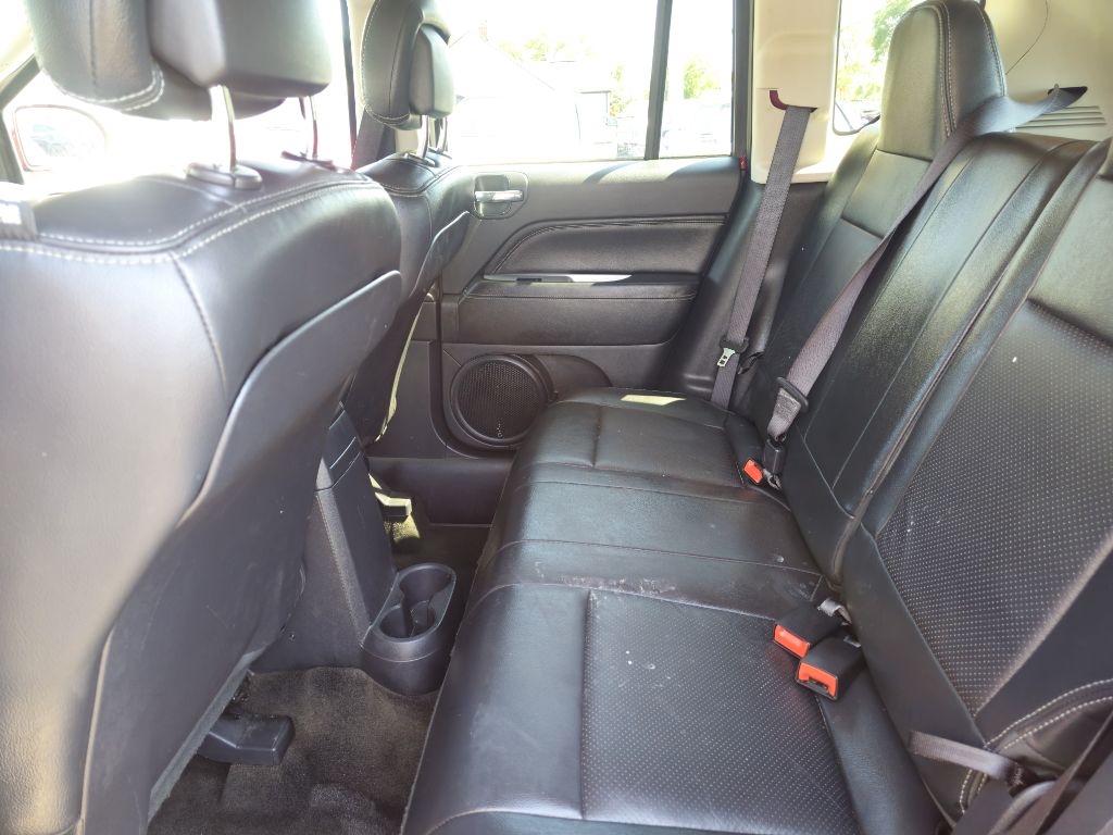 Photo 40 of this JEEP COMPASS