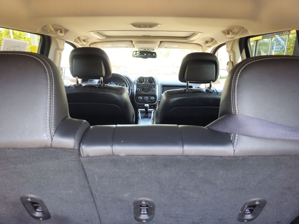 Photo 44 of this JEEP COMPASS