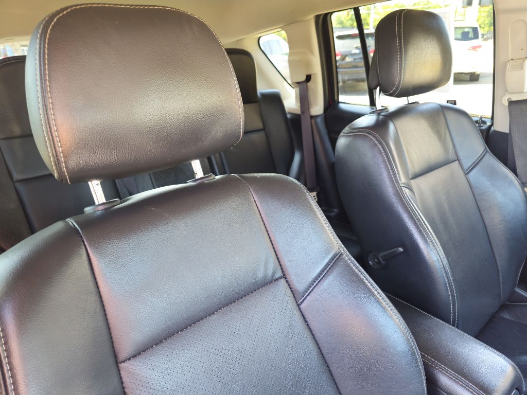 Photo 50 of this JEEP COMPASS