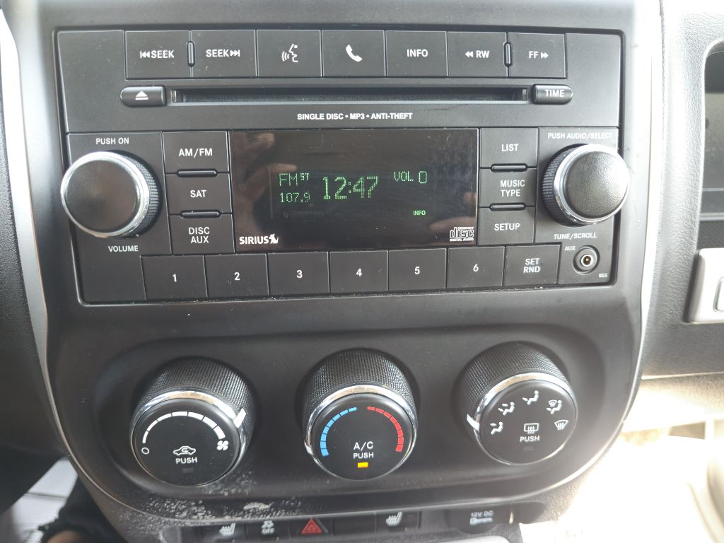 Photo 33 of this JEEP COMPASS