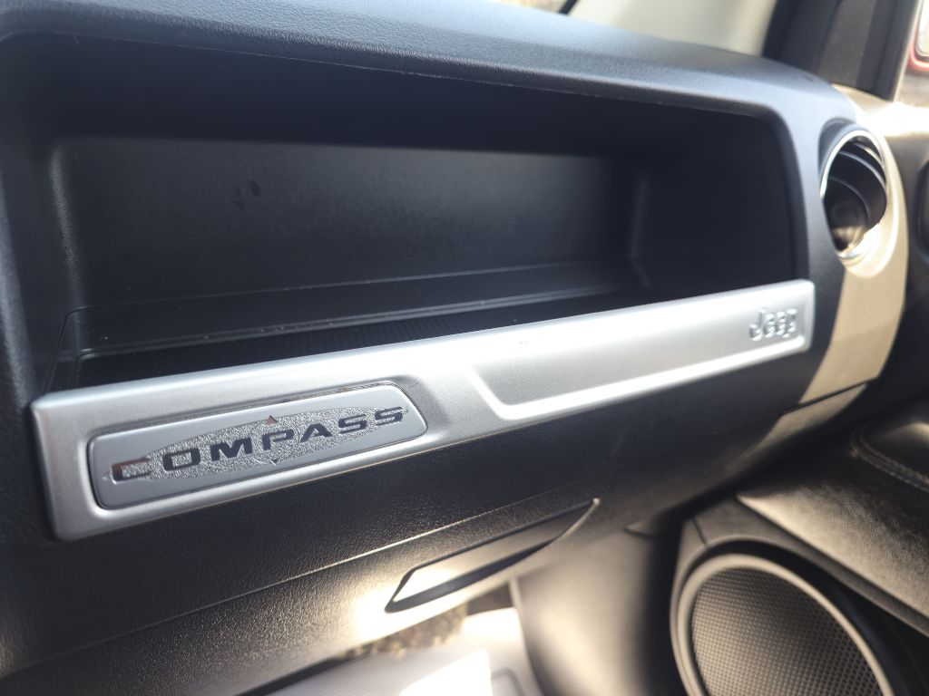 Photo 36 of this JEEP COMPASS
