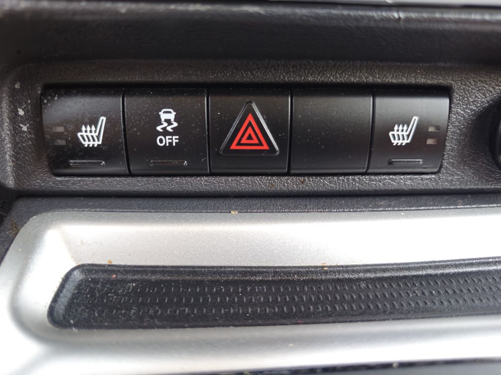 Photo 34 of this JEEP COMPASS