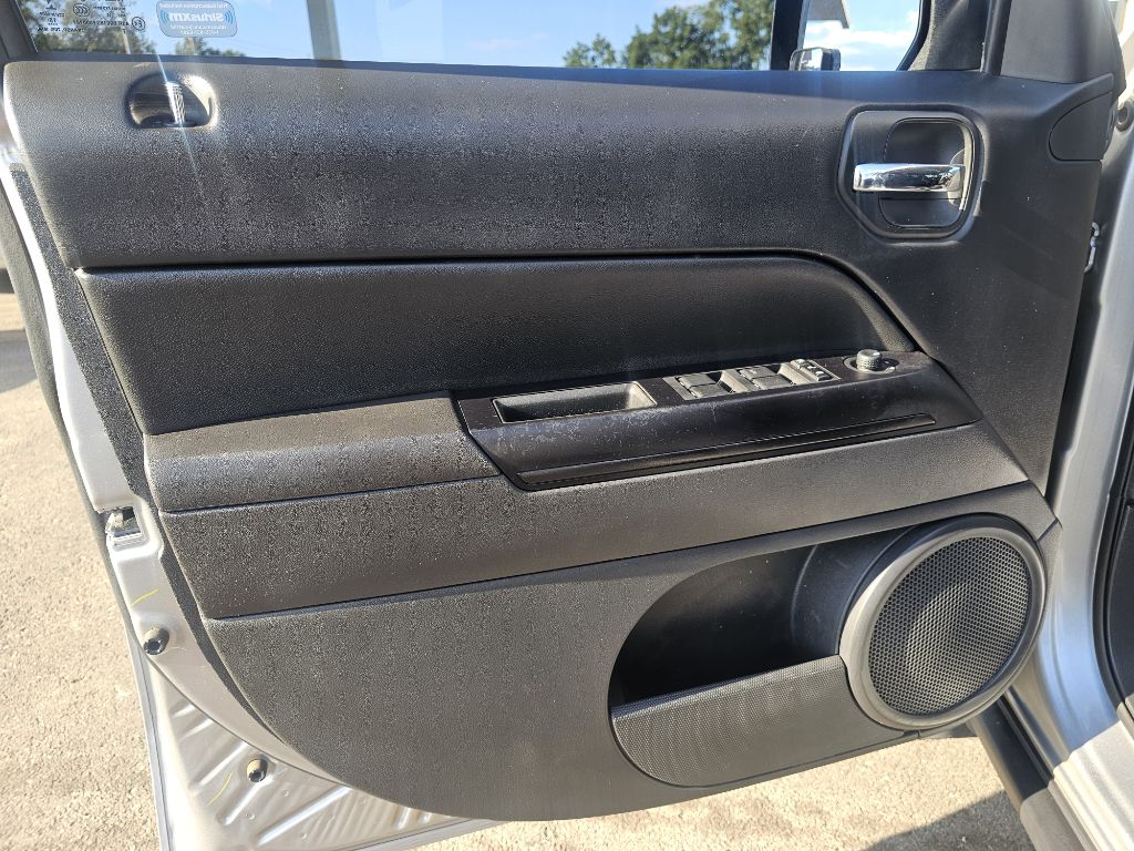 Photo 25 of this JEEP PATRIOT