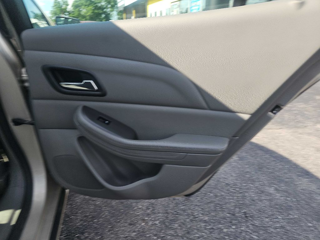 Photo 36 of this CHEVROLET MALIBU LS
