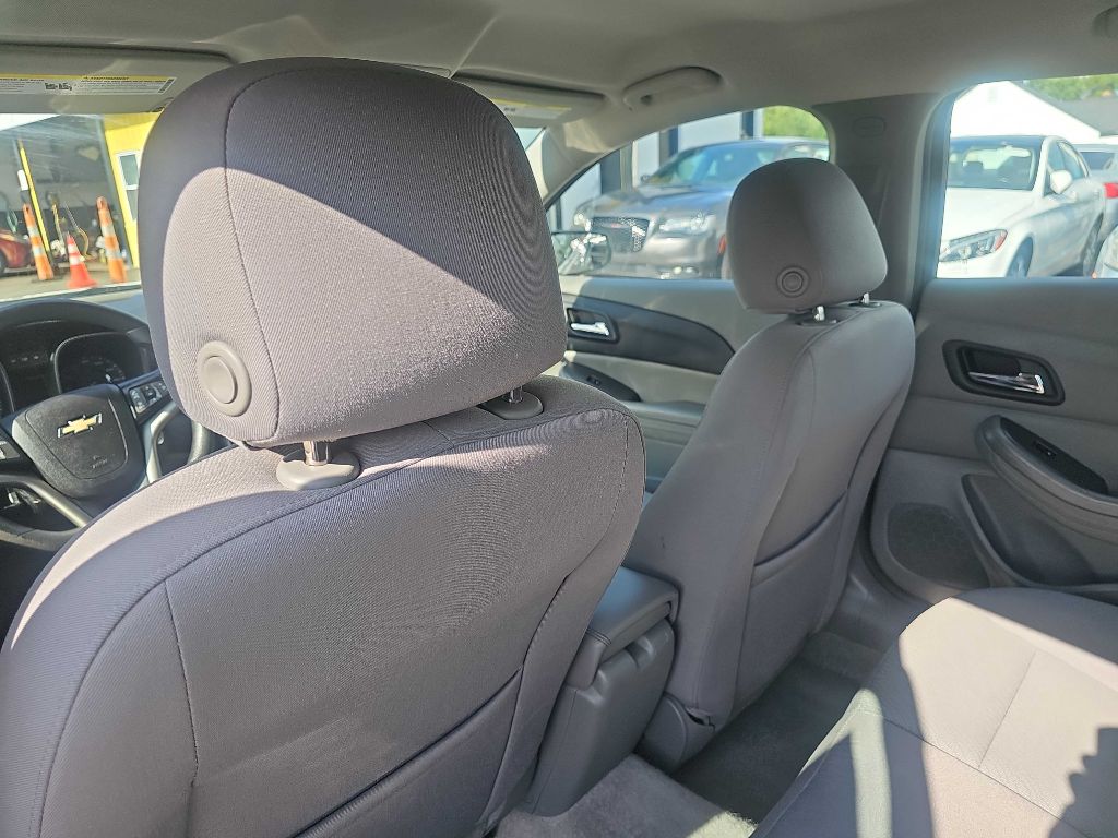 Photo 26 of this CHEVROLET MALIBU LS