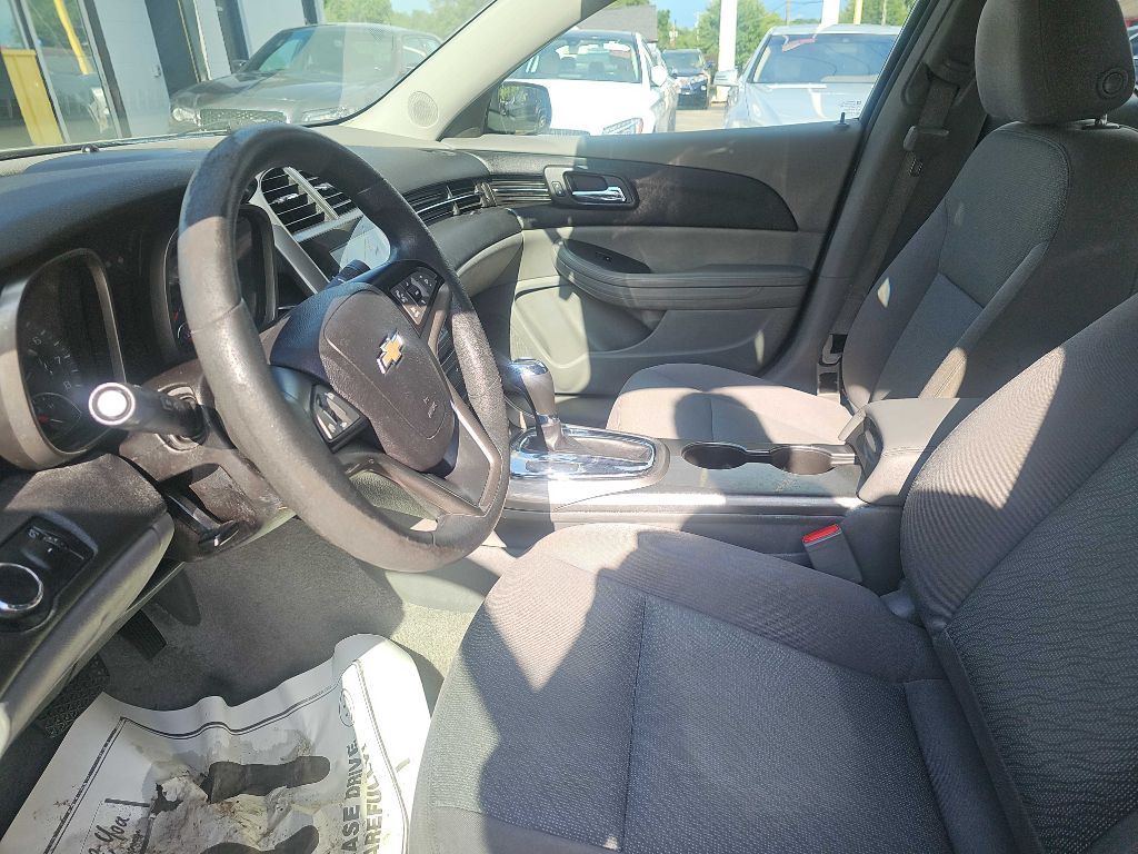 Photo 17 of this CHEVROLET MALIBU LS