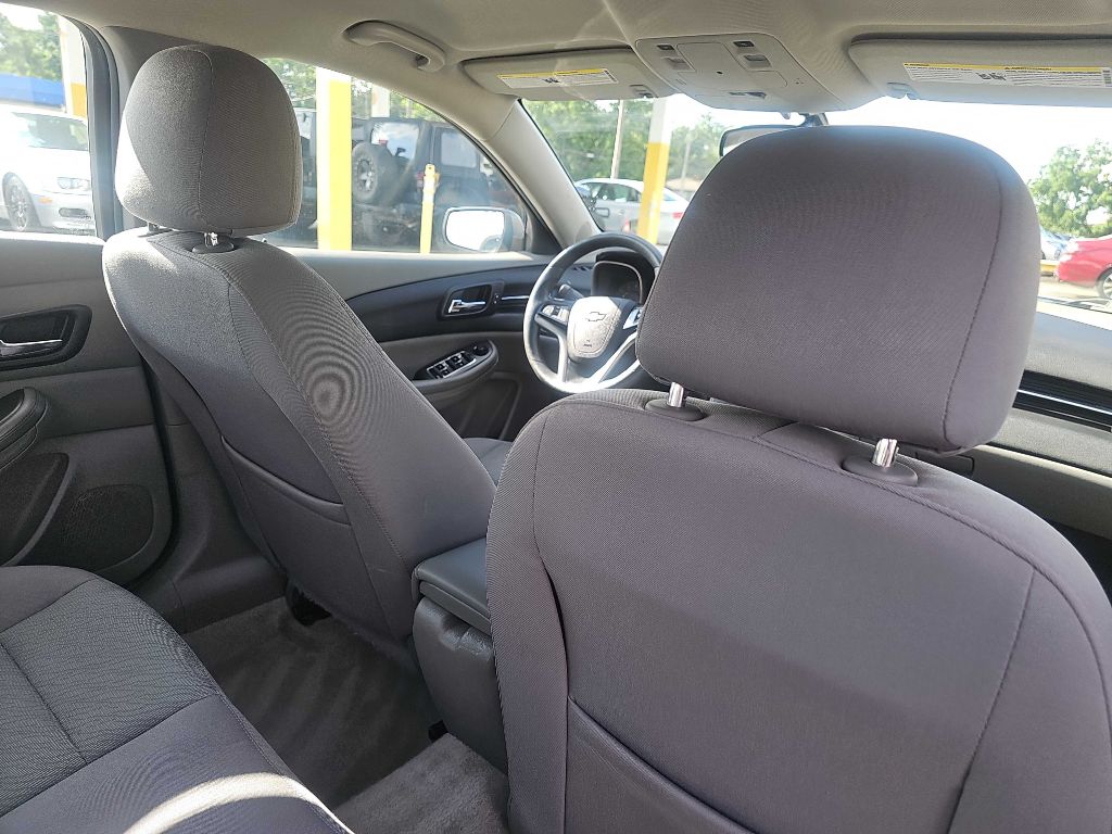 Photo 33 of this CHEVROLET MALIBU LS
