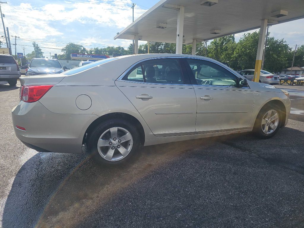 Photo 15 of this CHEVROLET MALIBU LS