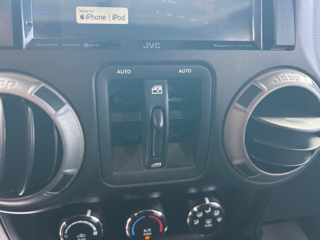 Photo 42 of this JEEP WRANGLER UNLIMI