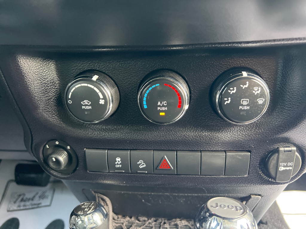 Photo 38 of this JEEP WRANGLER UNLIMI