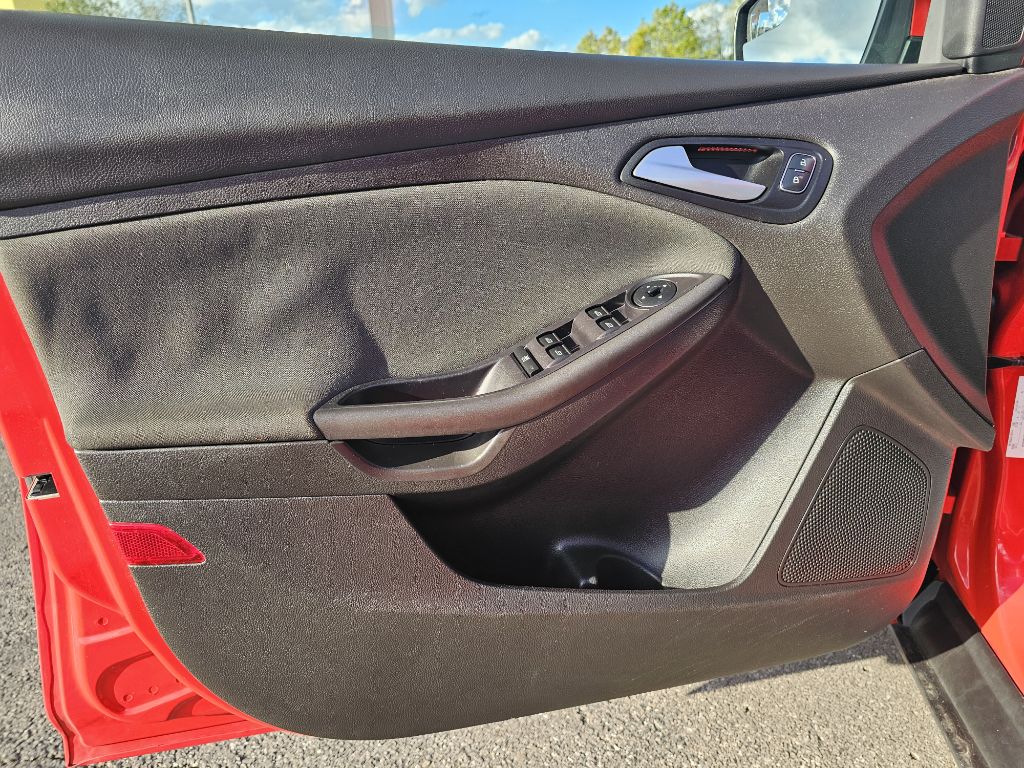Photo 36 of this FORD FOCUS SE