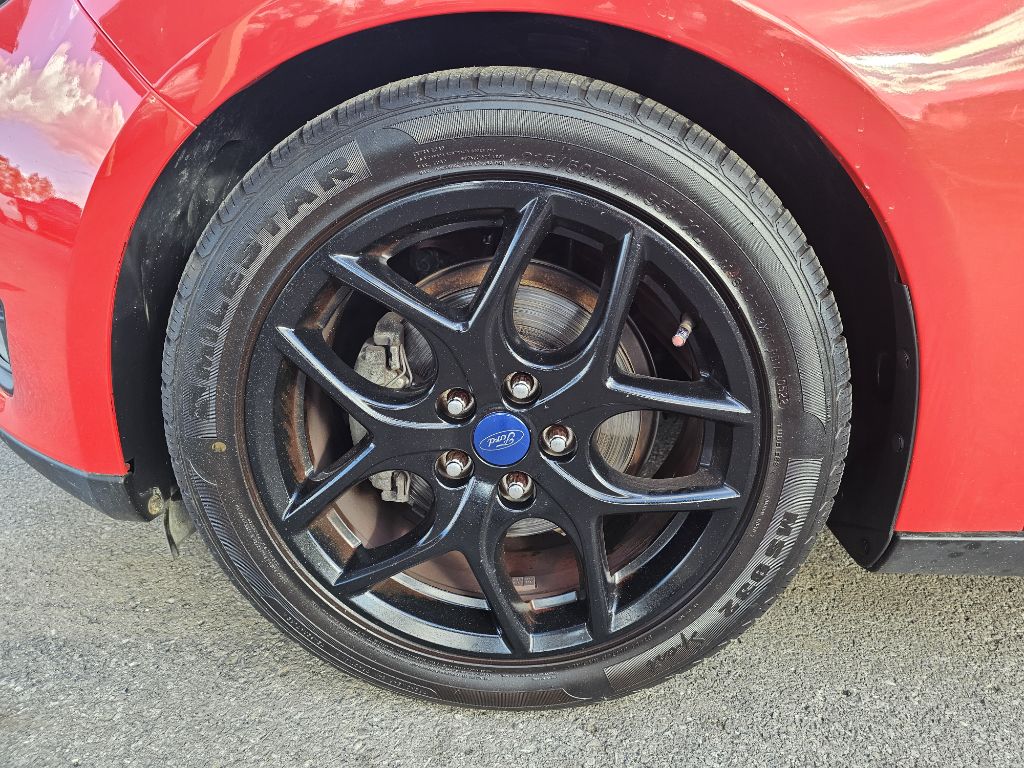 Photo 18 of this FORD FOCUS SE