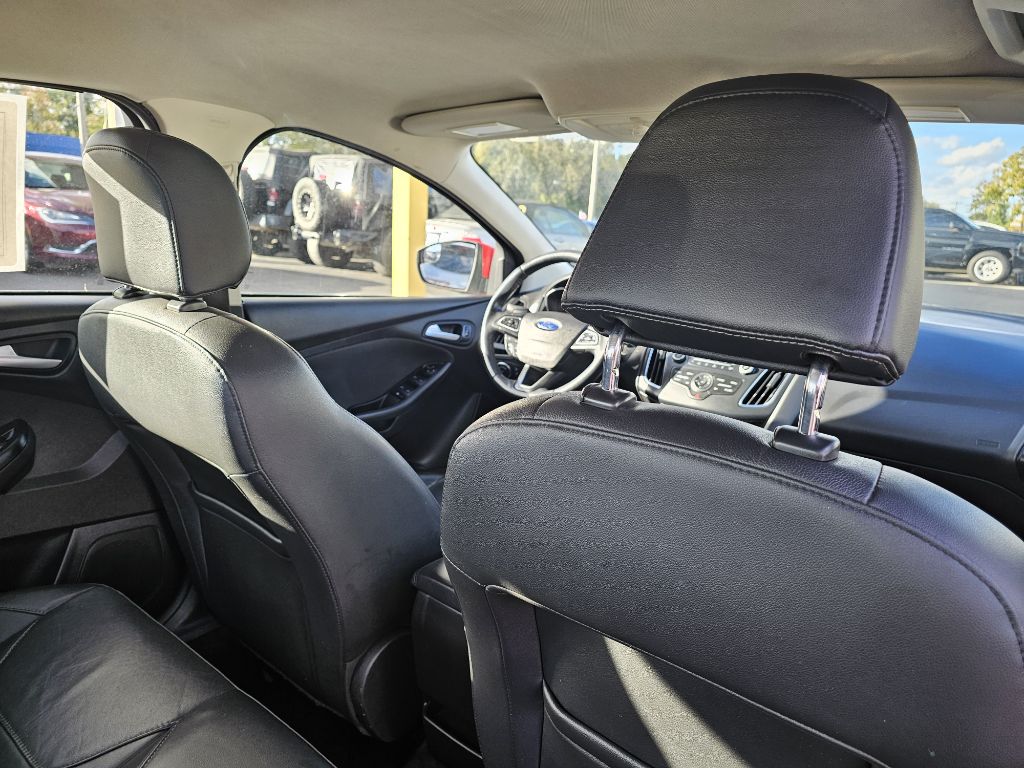 Photo 44 of this FORD FOCUS SE