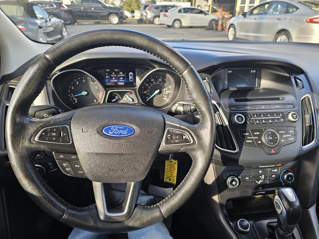 Photo 25 of this FORD FOCUS SE