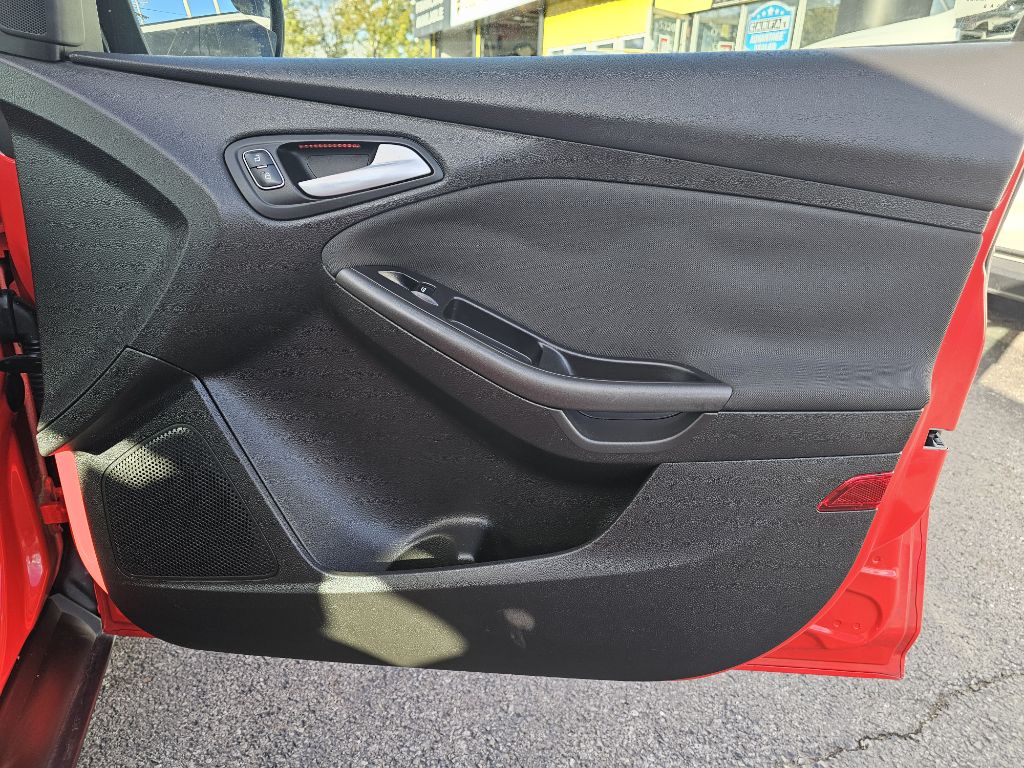 Photo 49 of this FORD FOCUS SE