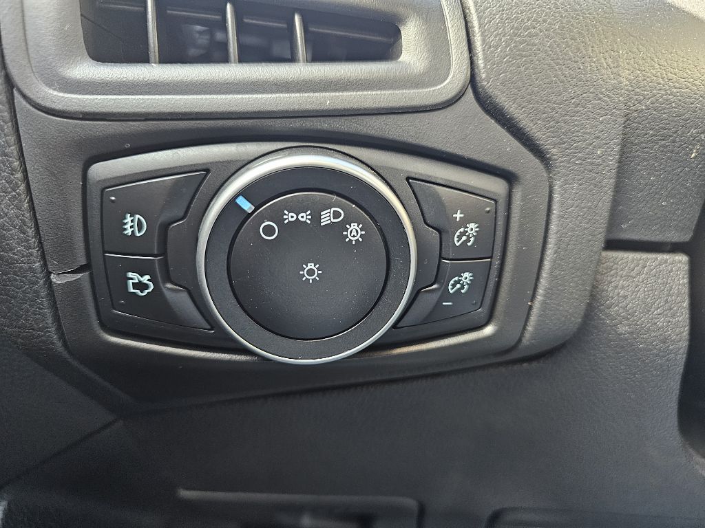 Photo 35 of this FORD FOCUS SE