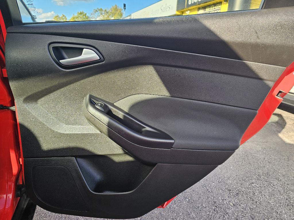 Photo 45 of this FORD FOCUS SE