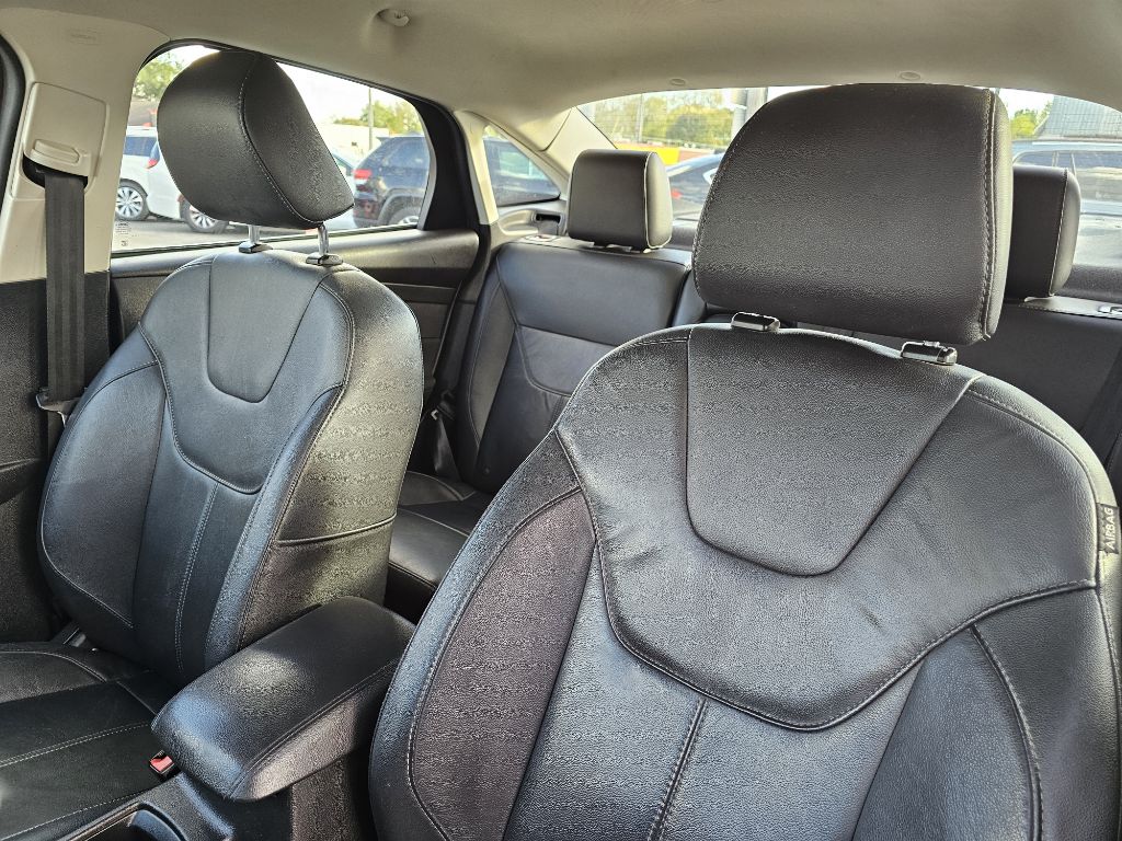Photo 22 of this FORD FOCUS SE