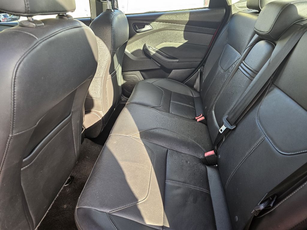 Photo 37 of this FORD FOCUS SE